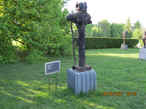 Скульптуры под открытым небом в парке Музеон, в Мо